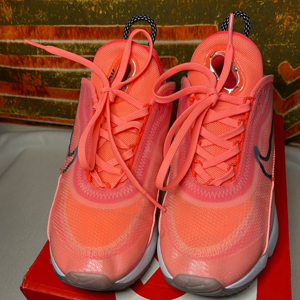 🔥Women’s air max 2090 size 🔥TRUE TO SIZE  6🔥